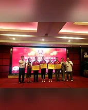 LuckyHxs employees at a company recognition event